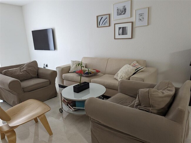 Foto del edificio - 4102 Forest Dr