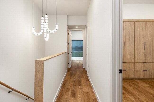 Foto del edificio - Carey Estates 705