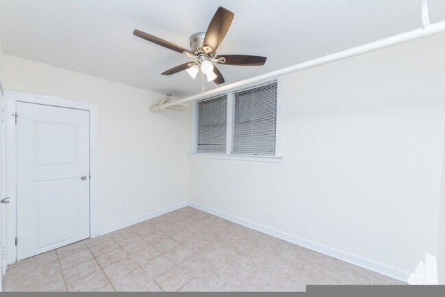 Foto del edificio - 4951 N Oakley Ave