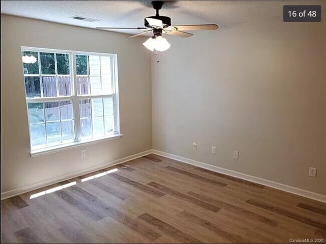 Foto del edificio - 9906 Birch Knoll Ct