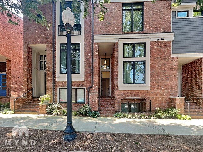 Foto del edificio - 436 E 33rd St