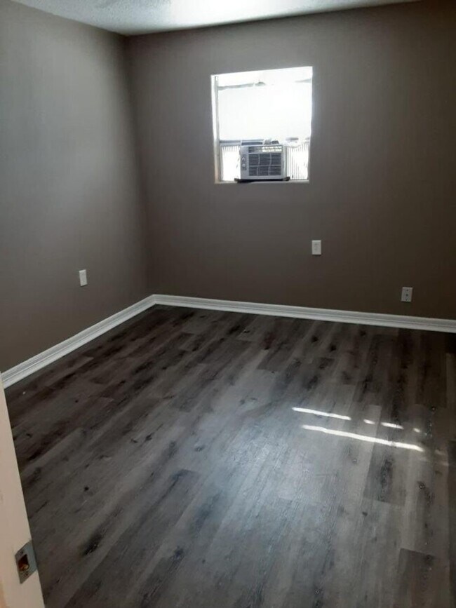 Foto del edificio - 3718 Avenue M 1/2