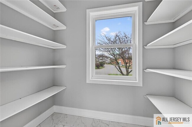 Building Photo - 19 Utica Rd