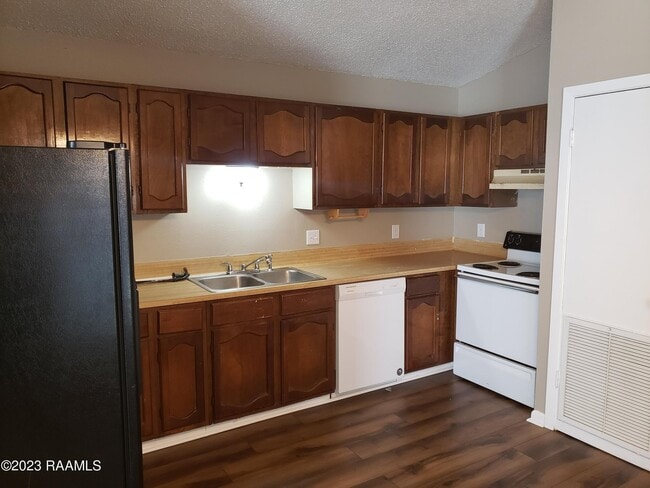 Building Photo - 214 Briarcliff Dr