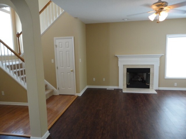 Building Photo - 2404 Goldfinch Way