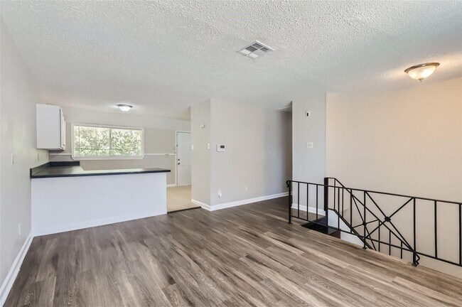 Building Photo - 917 Montclair Drive