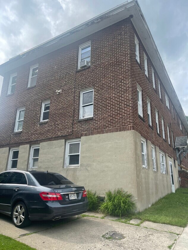 Foto del edificio - 77 Colfax Ave