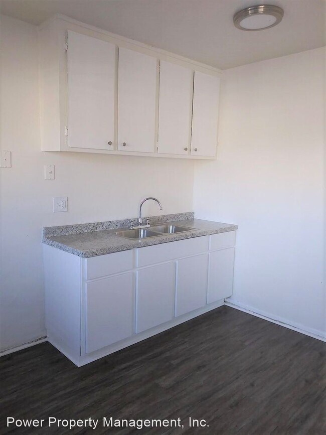 Building Photo - 634 W 92nd St