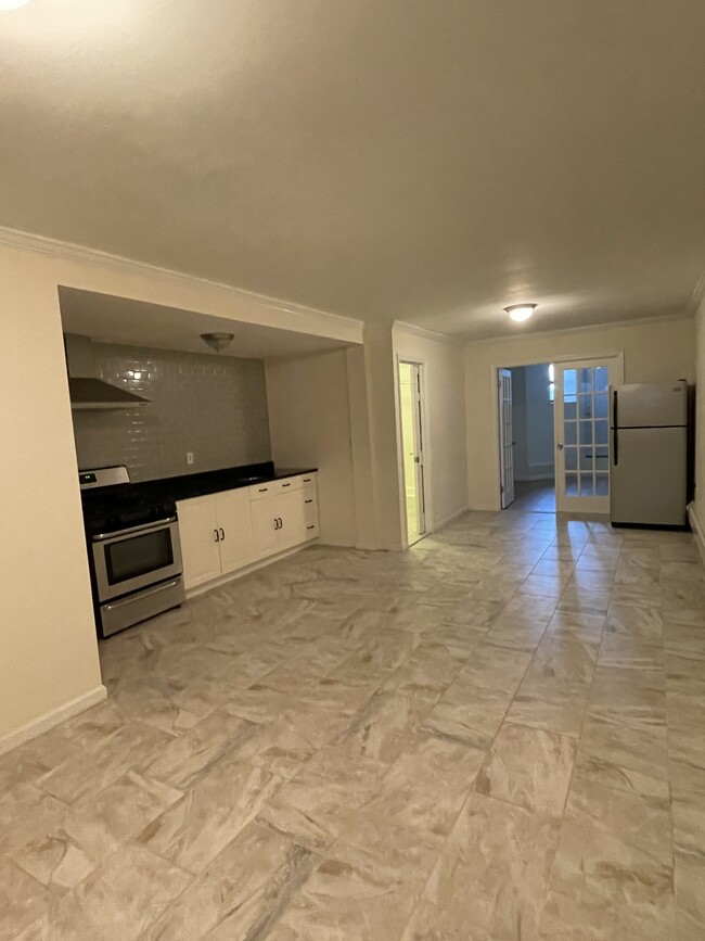 Building Photo - 566 Bay Ridge Pky