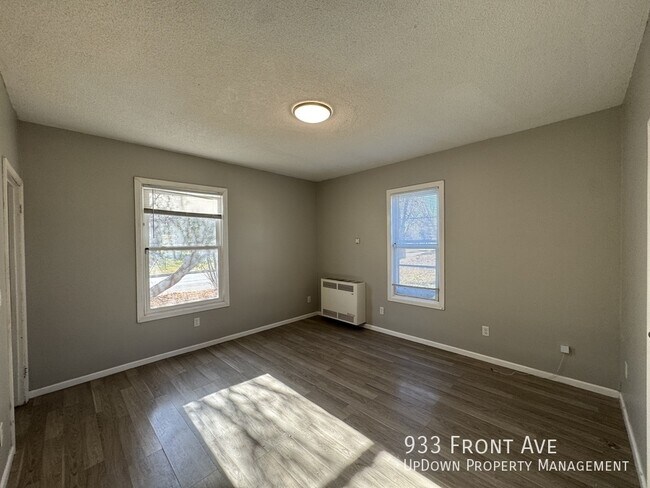 Foto del edificio - 933 Front Ave