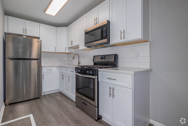 2BR, 1BA - 950SF - Walnut Street Apartments