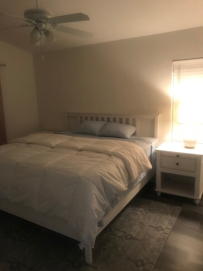 Foto del edificio - 10942 Pinewood Cove Ln