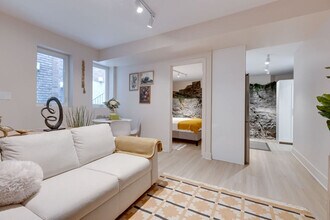 Building Photo - 4050 Chem. de Trafalgar