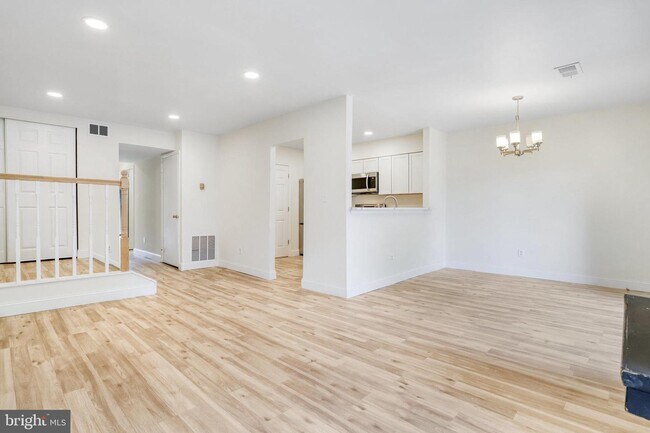 Building Photo - 8067 Pantano Pl