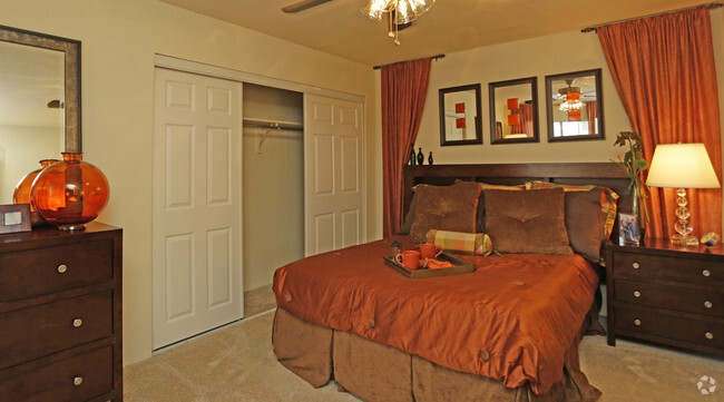 Bedroom - Shadowlake Villa Apartments