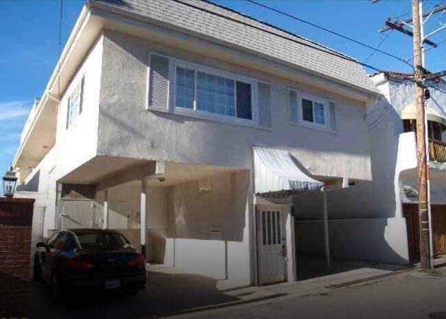 Building Photo - 5509 Ocean Front Walk
