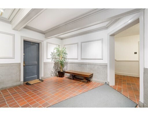 Building Photo - 41 Linnaean St