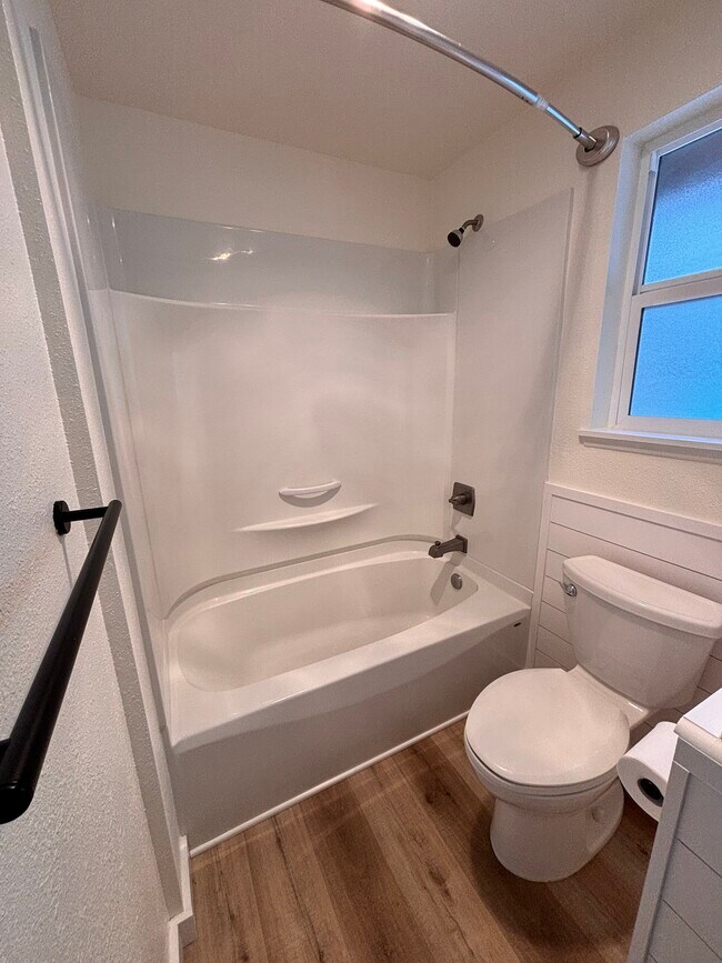 Foto del edificio - 429 Thomas St NW