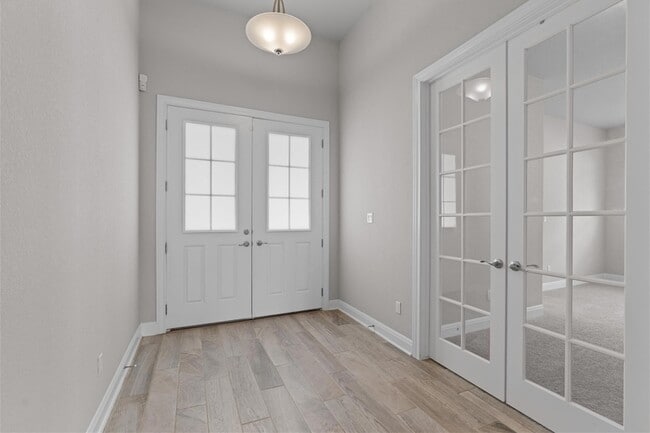 Building Photo - 4660 Katherine Dr