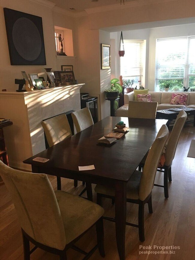 Foto del edificio - 913 Forest Ave