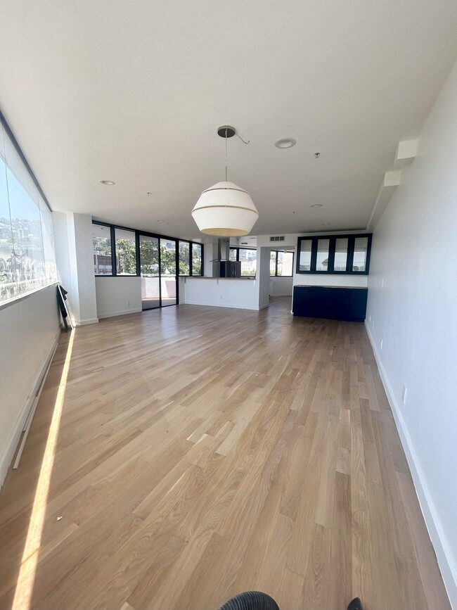 Building Photo - 8704 Santa Monica Blvd