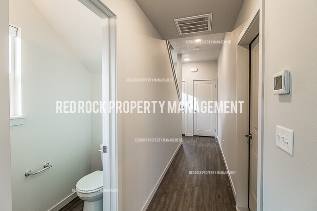 Foto del edificio - 319 N Woodlawn Ln