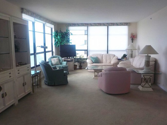 Foto del edificio - 631 Alhambra Rd