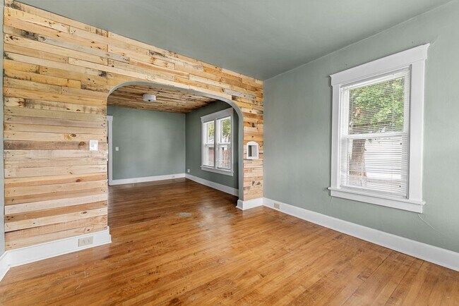 Foto del edificio - Original Charm with Modern Updates. PETS WELCOME