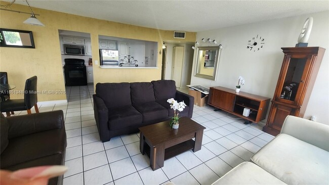 Building Photo - 1301 NE Miami Gardens Dr