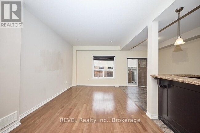 Photo du bâtiment - 67 Redcedar Cresent