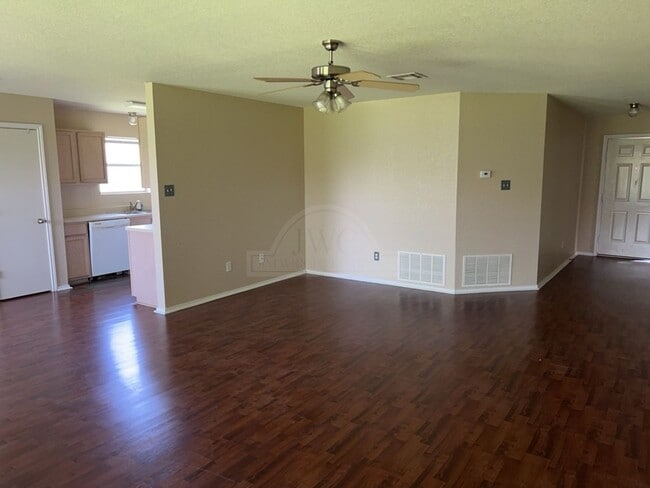 Foto del edificio - 3308 Lakecrest Dr