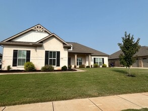 Building Photo - 136 Rosemary Ayers Dr