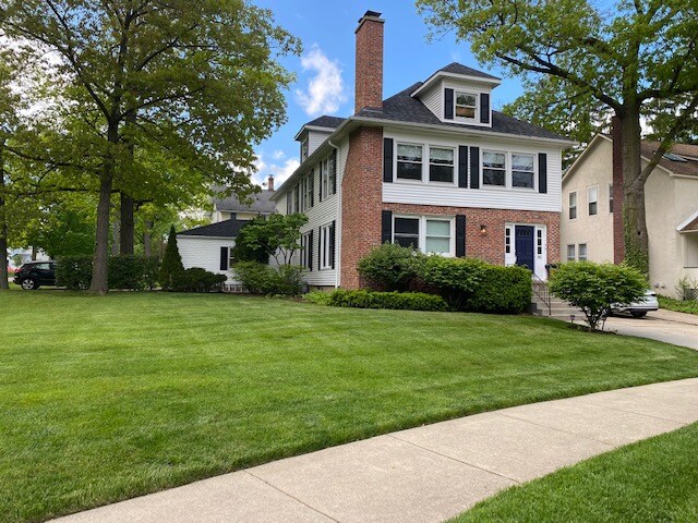 Primary Photo - 282 E Woodland Rd