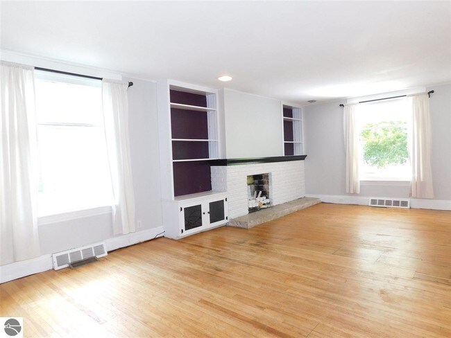 Building Photo - 521 Webster St