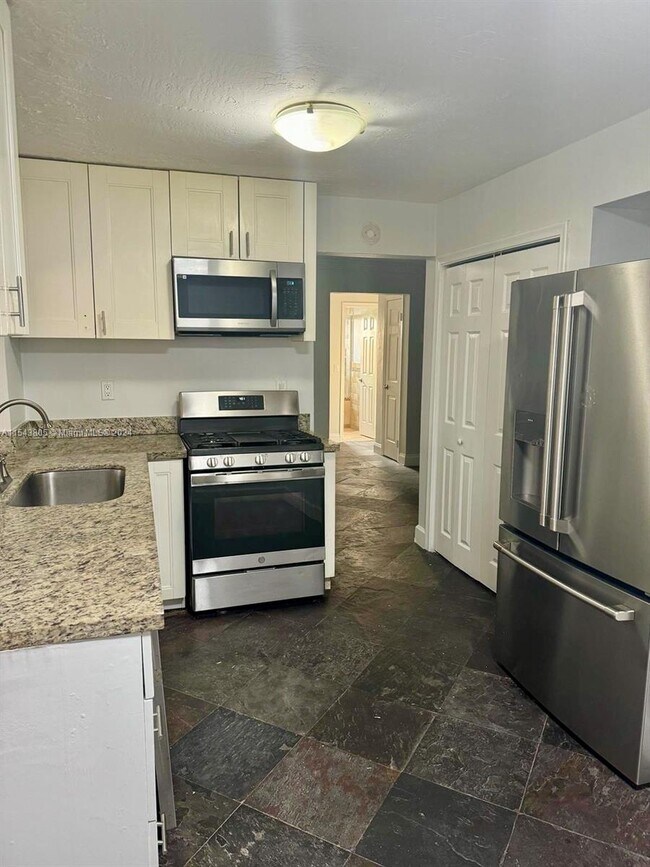 Foto del edificio - 8670 NW 28th Pl