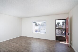 Building Photo - 4649 Voltaire St