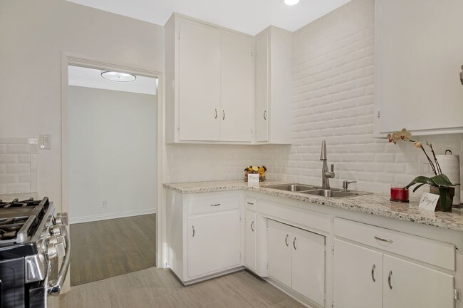 Kitchen w/Dining Area Entrance - 4058 9th Ave