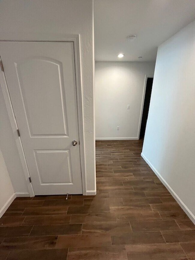 Foto del edificio - 302 N Omalley St