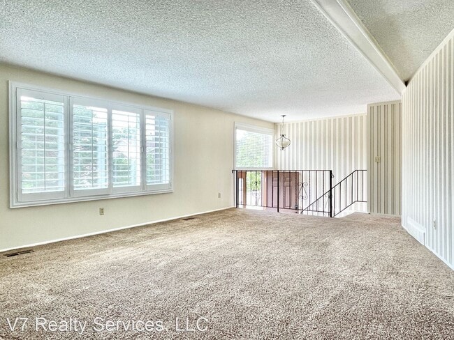 Building Photo - 5 br, 3 bath House - 9709 S. Altamont Dr.