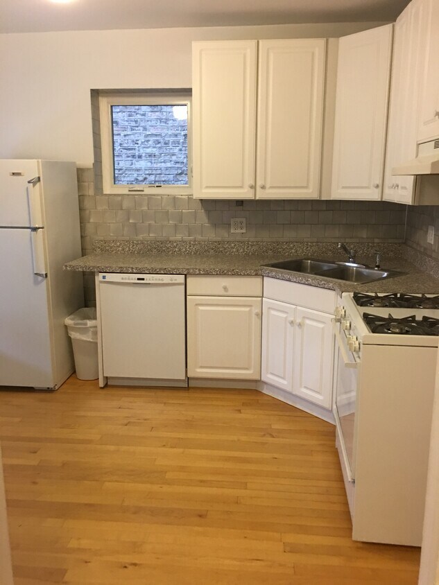 Kitchen - 1917 N Leavitt St