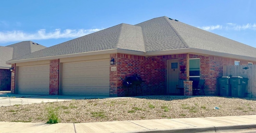 Foto principal - 5611 Jarvis St