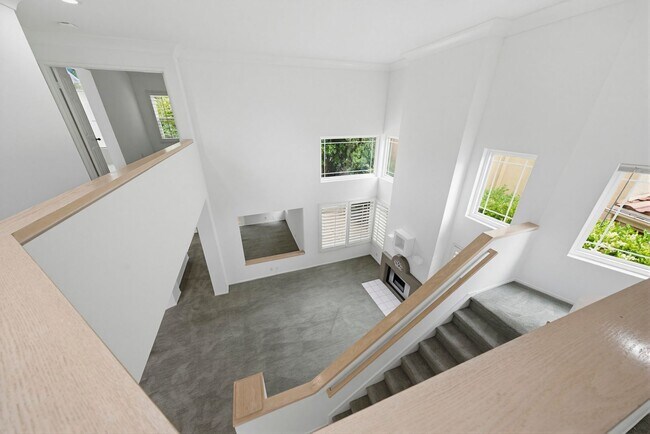 Foto del edificio - A wonderful opportunity to lease a bright, spacious Irvine home