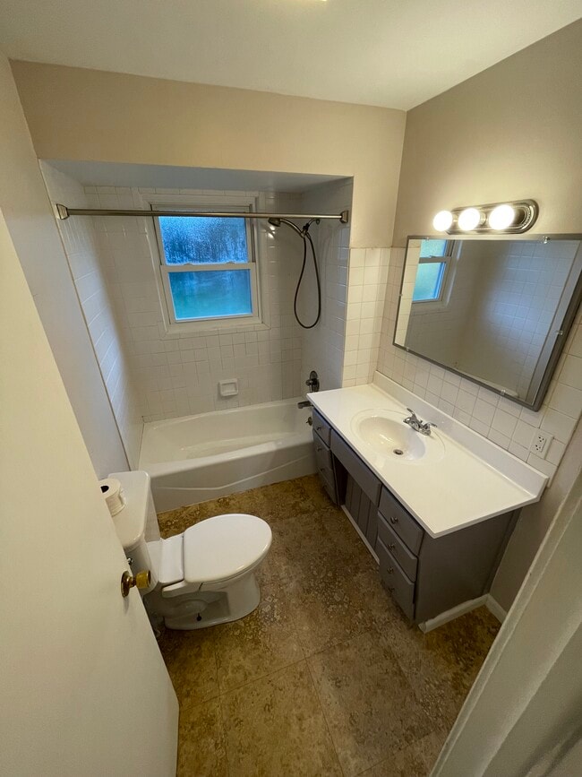 Building Photo - 4770 Greenfield Dr