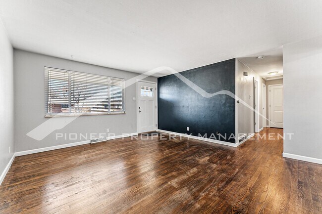 Building Photo - Spacious Home with Fenced Yard and Washer/...