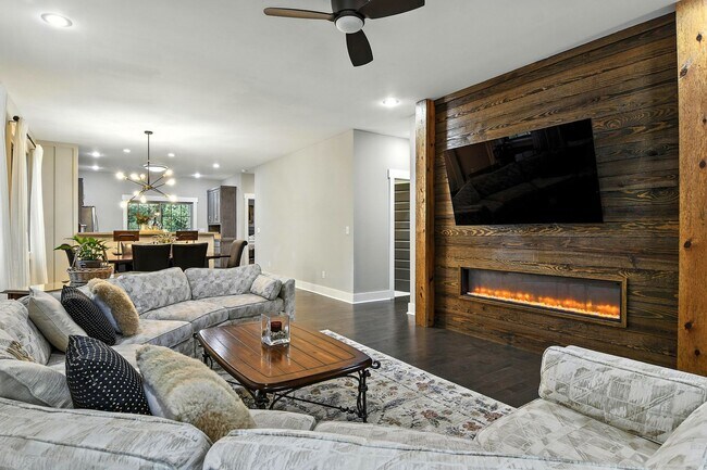 Building Photo - Charming 3 Bed 2.5 Bath Furnished Cottage COMING SOON!