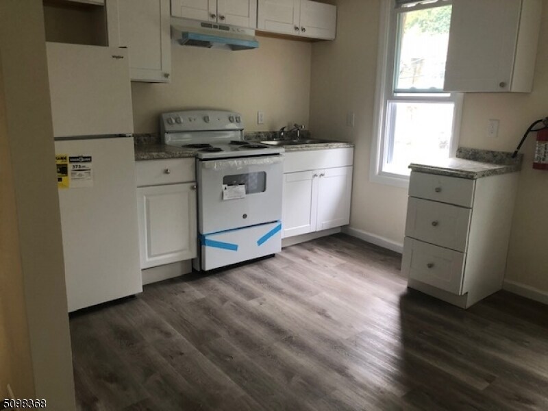 Primary Photo - 11 Hillside Ave