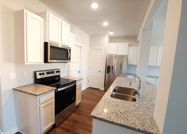 Foto del edificio - Coming soon!!!  "Charming 3-Bed Haven in H...