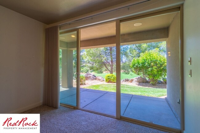 Building Photo - Remarkable 3 Bedroom Condo Next to Sunbroo...