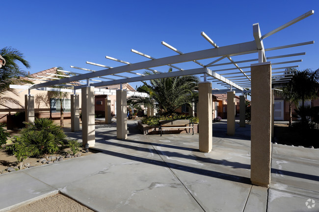 Building Photo - Hadley Villas