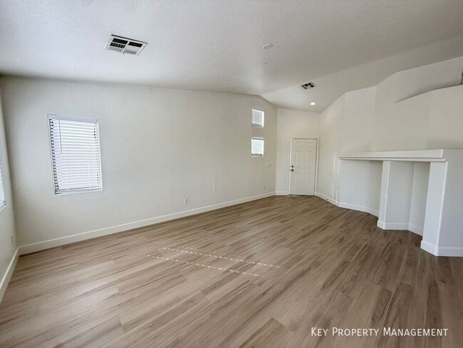 Foto del edificio - 5718 Royal Sands St